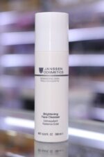 ⁦Brightening Face Cleanser 200ml⁩ - الصورة ⁦2⁩